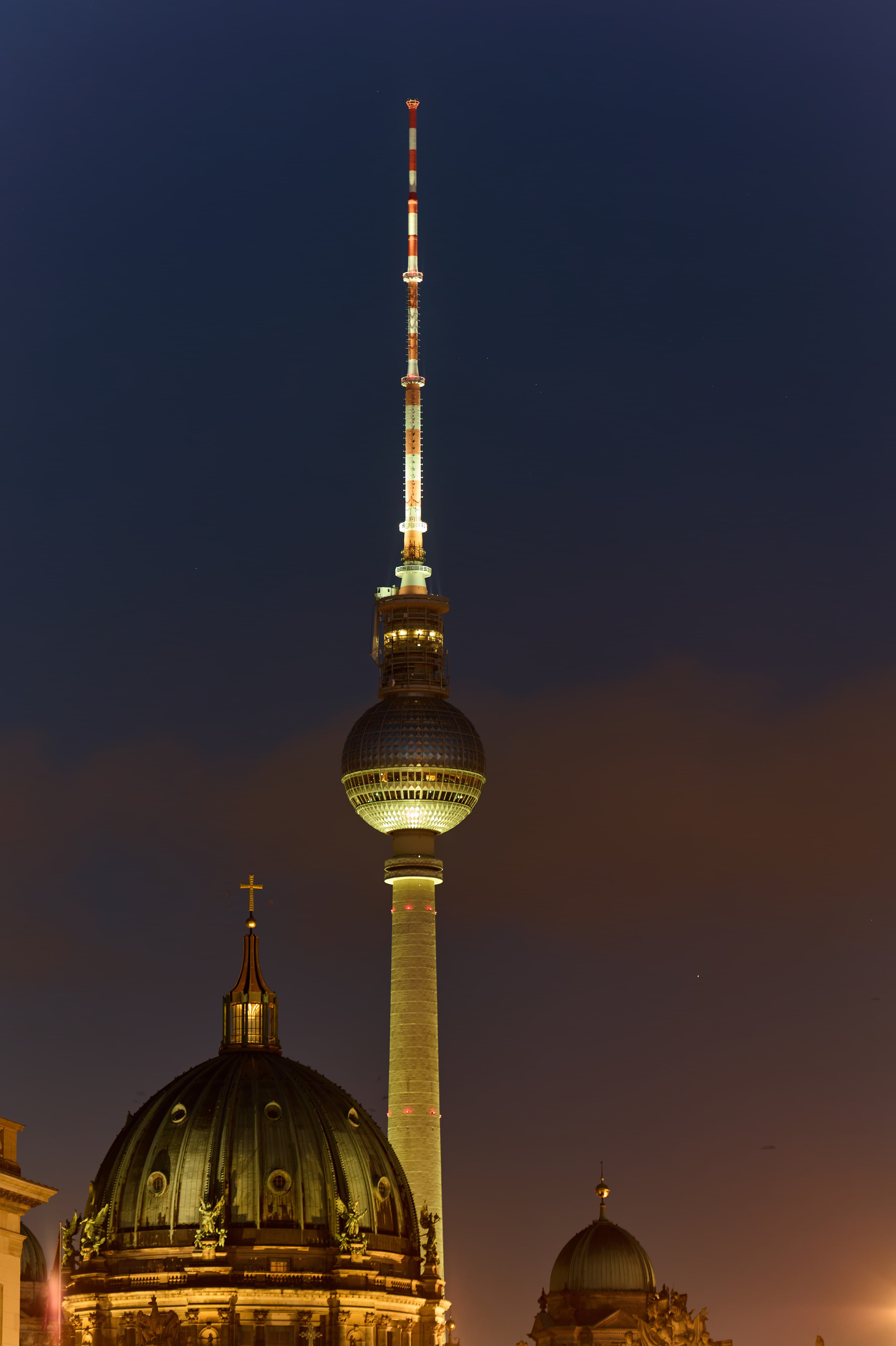 La tour de télévision de Berlin, la nuit